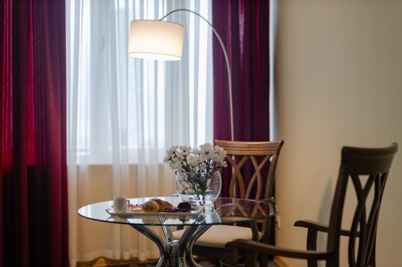 Hotel Aisi บาทูมิ ภายนอก รูปภาพ
