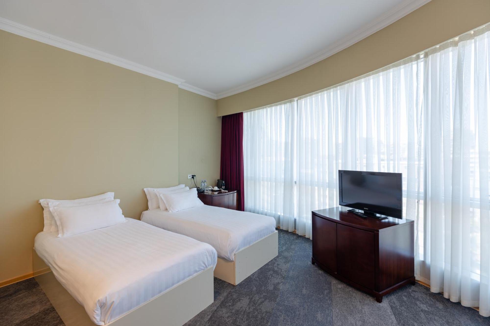 Hotel Aisi บาทูมิ ภายนอก รูปภาพ