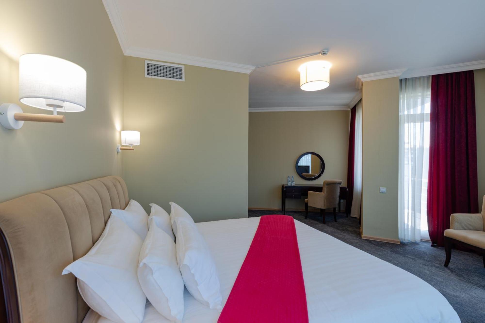 Hotel Aisi บาทูมิ ภายนอก รูปภาพ