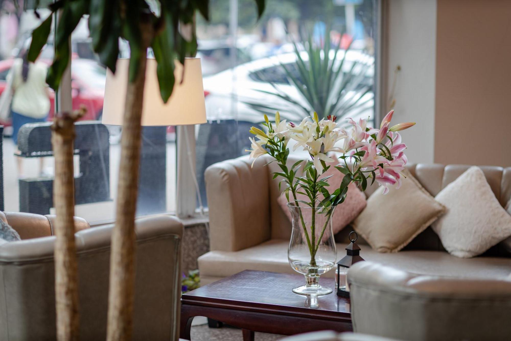 Hotel Aisi บาทูมิ ภายนอก รูปภาพ