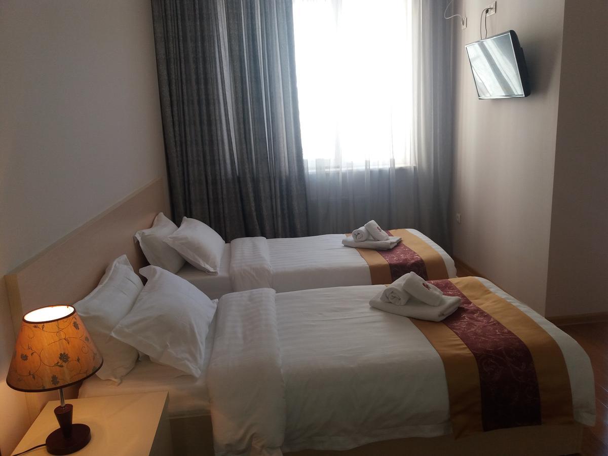 Hotel Aisi บาทูมิ ภายนอก รูปภาพ