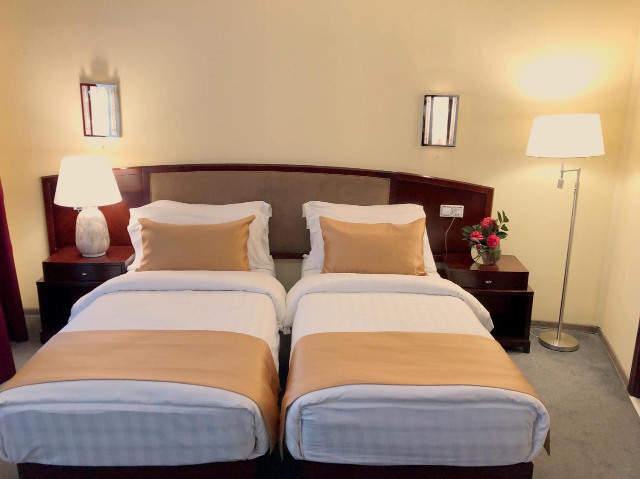 Hotel Aisi บาทูมิ ภายนอก รูปภาพ