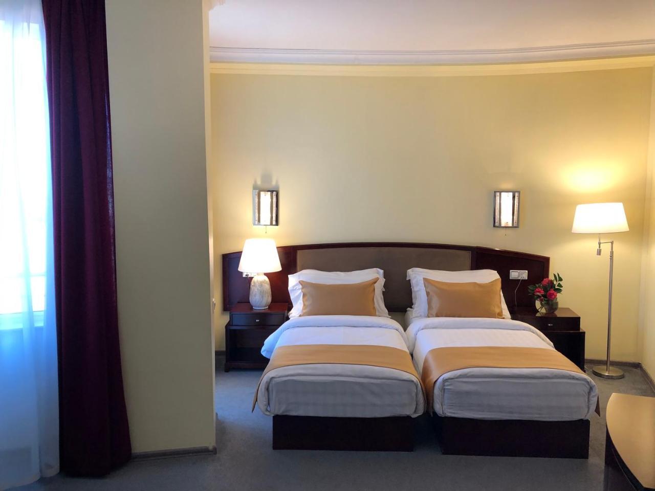 Hotel Aisi บาทูมิ ภายนอก รูปภาพ